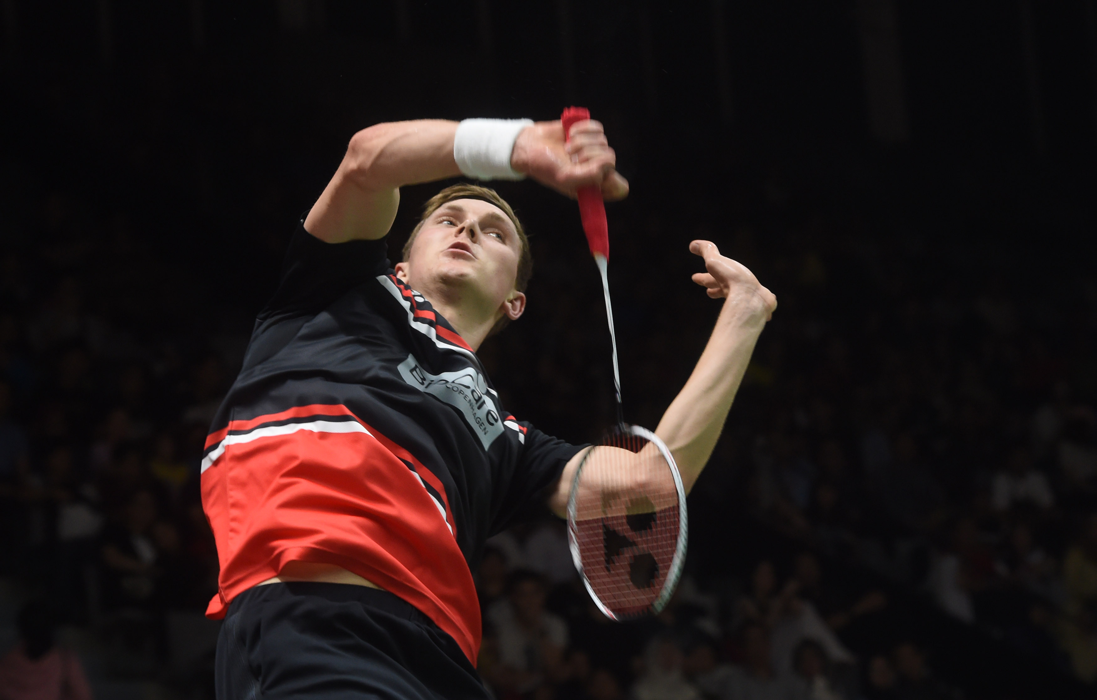 他用强力冲 他用强力冲